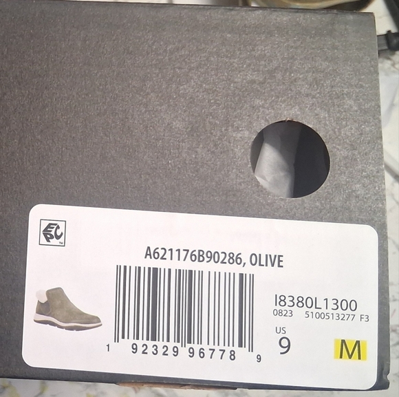 Vionic Green Olive Shoe Packaging - Picture 8 of 11